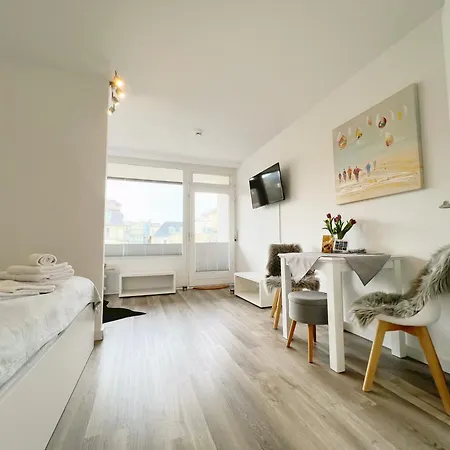 Strandnah Balkon Strandlaeufer 1 & 2 Apartment